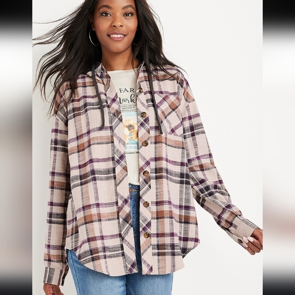 NEW Maurices Cabin Plaid Hooded Boyfriend Shirt Size Medium - Picture 1 of 6